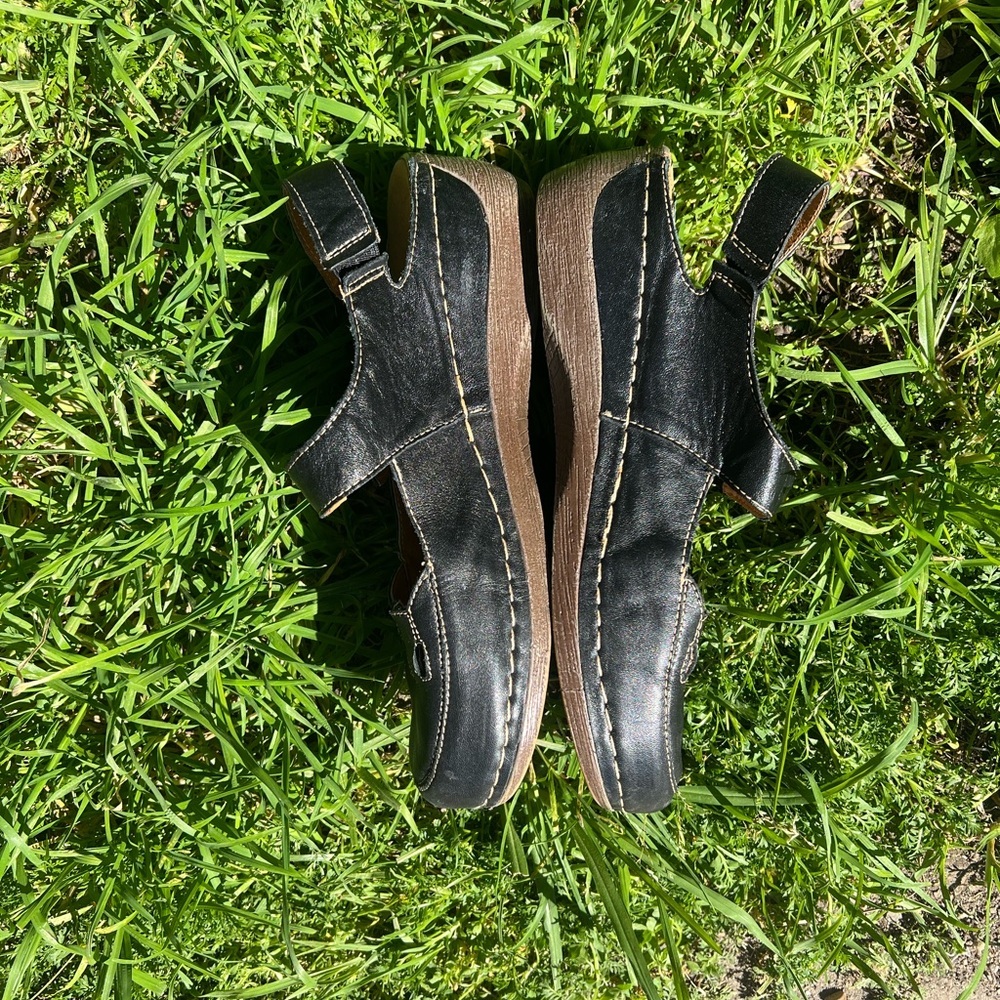 Spring Step Women's Black Leather Sandals - Picture 7 of 8